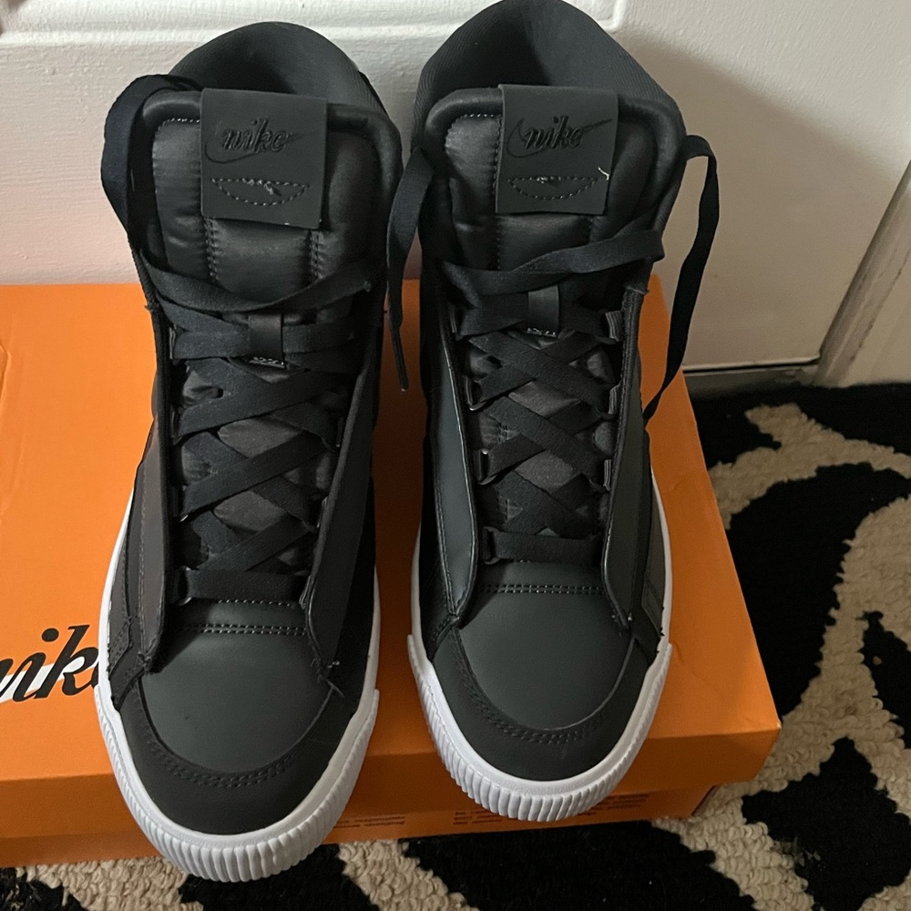 Nike Black High-Top Sneakers Classic Design